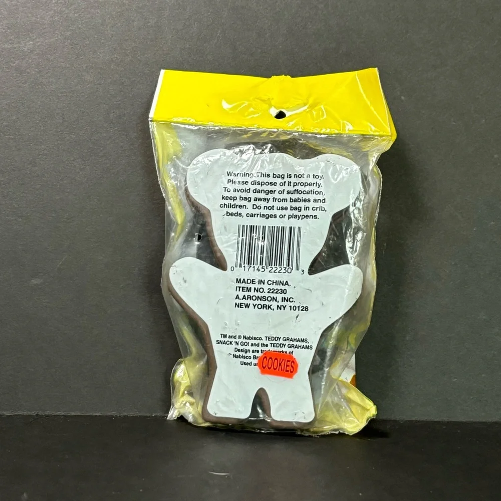 Teddy Grahams snack container - Picture 2 of 2
